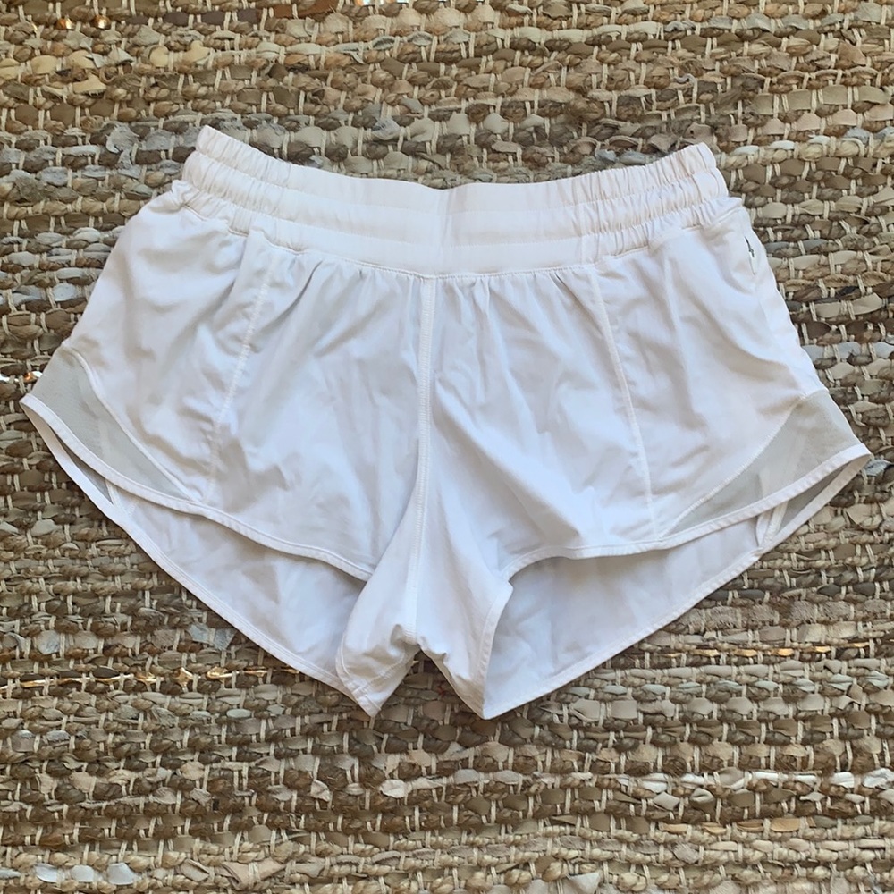 Lululemon Hotty Hot Low Rise Short 2.5”